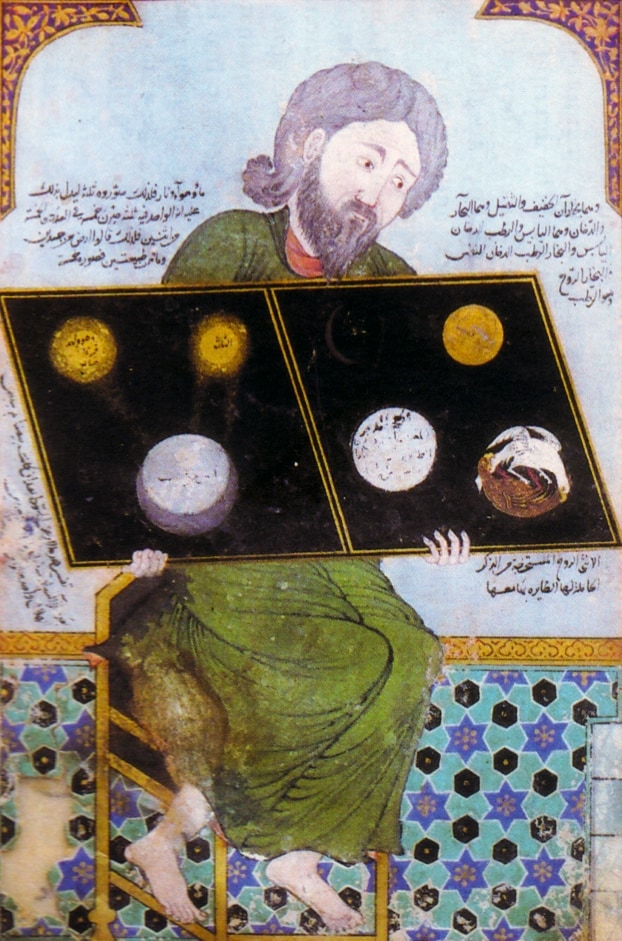 Miniature arabe : un sage barbu en robe verte assis tient une grande tablette noire ornée de cercles célestes