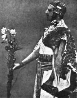 Photographie ancienne de Samuel Liddell MacGregor Mathers, cofondateur de la Golden Dawn, en costume rituel égyptien